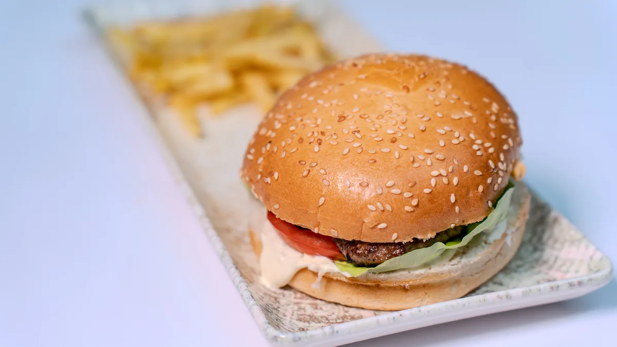 Classic burger + pomfrit