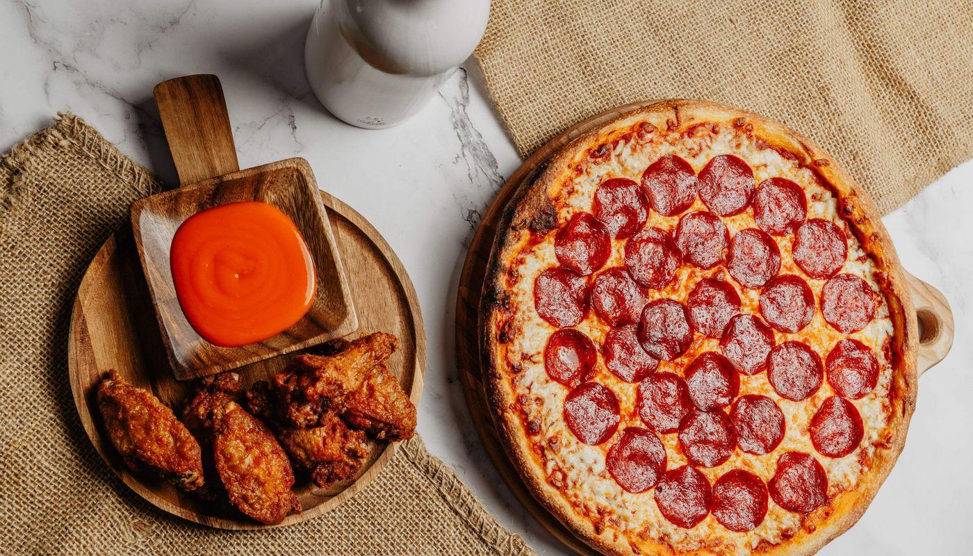 Moyenne Pizza et Accompagnement / Medium Pizza And Side