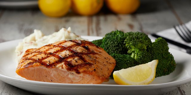 Atlantic Salmon Boxed Lunch