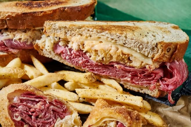 CORNED BEEF REUBEN