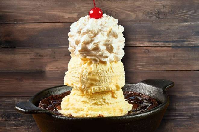 GHIRARDELLI CHOCOLATE BROWNIE SUNDAE