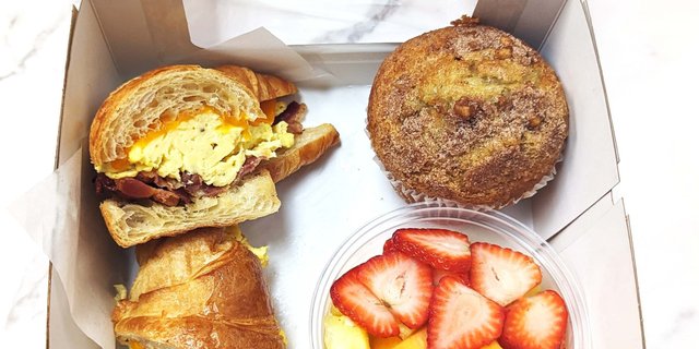 Egg, Bacon, Cheddar Cheese Croissant Sandwich Box
