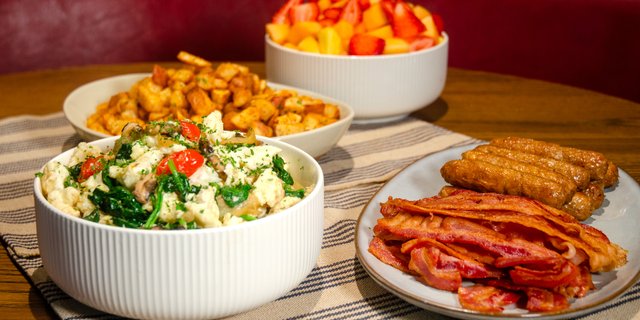 Hot Brunch Buffet w/ Scrambled Egg Whites and Veggies