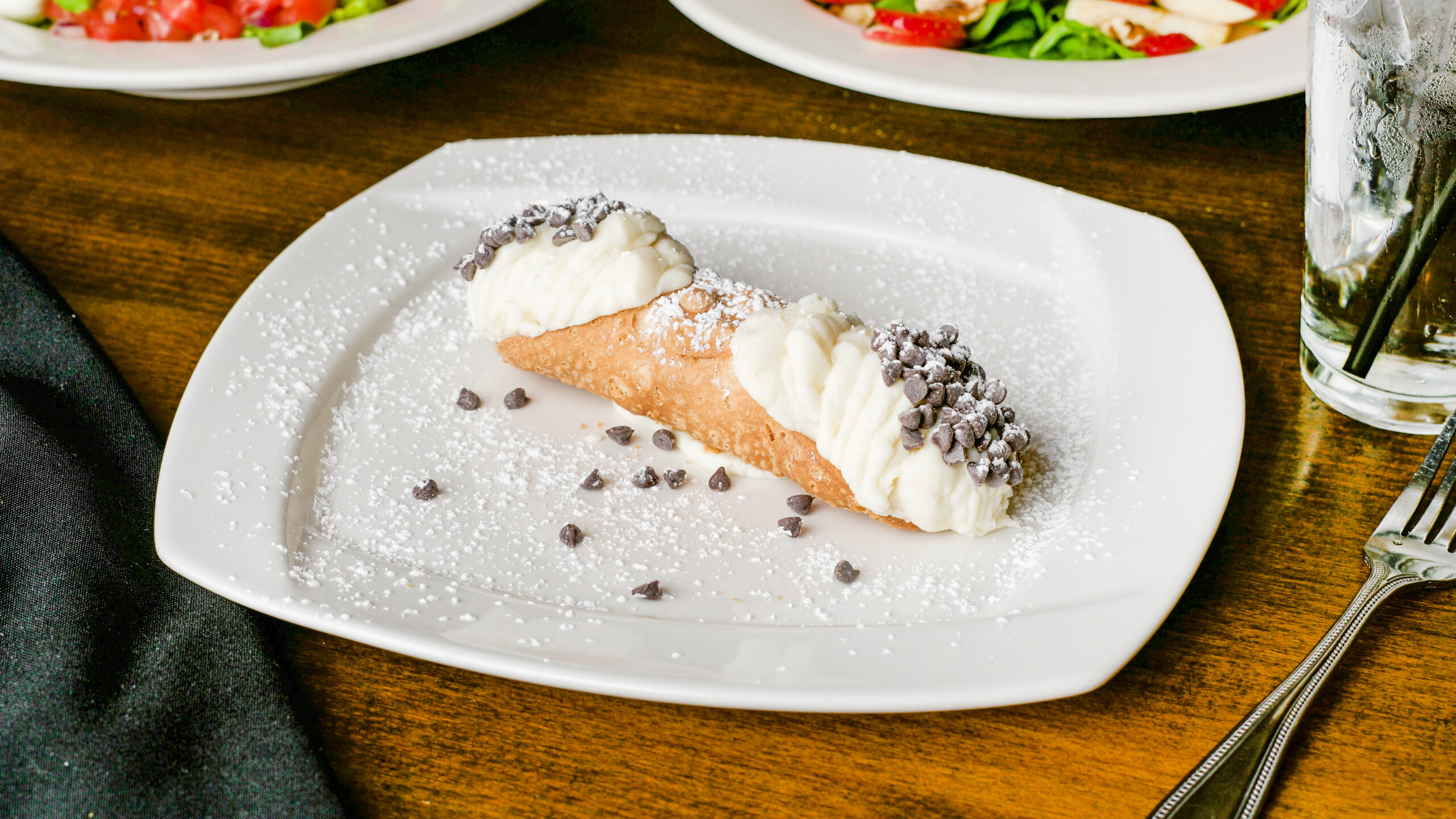 Homemade Traditional Cannoli