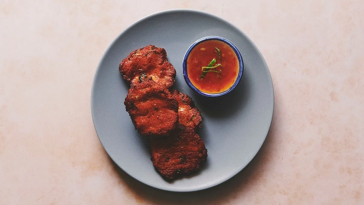 Thai fiskefrikadeller (4 stk) ๘