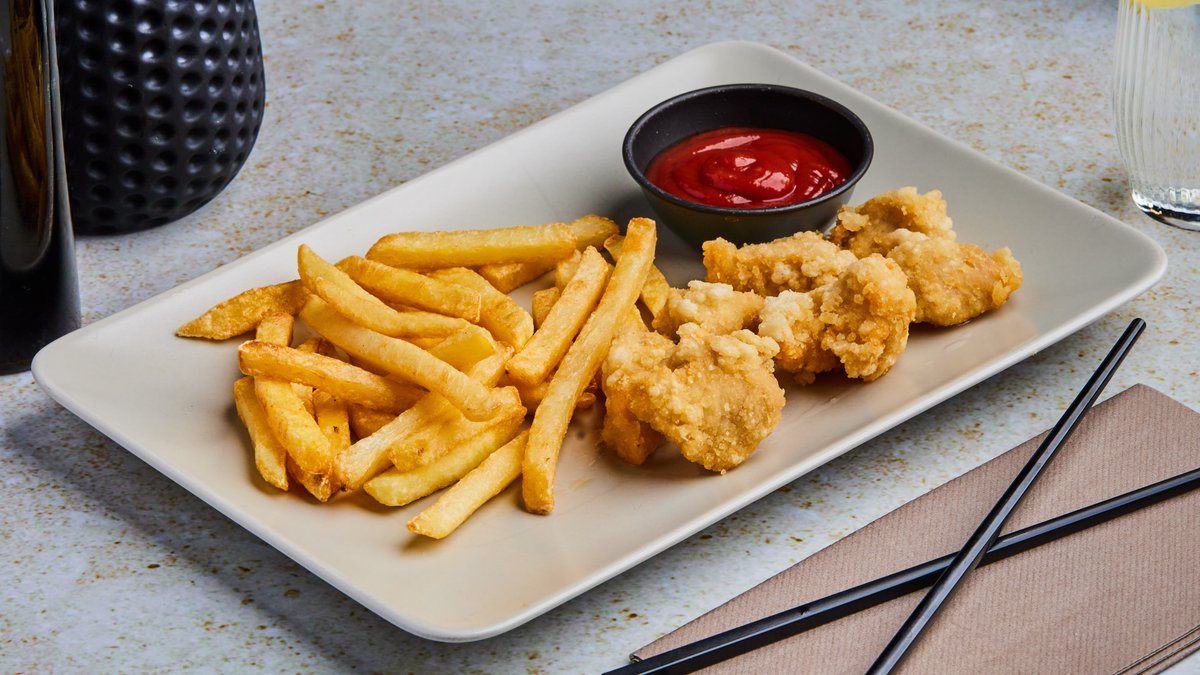 23. C Innbakt Kylling M/ Pommes Frites