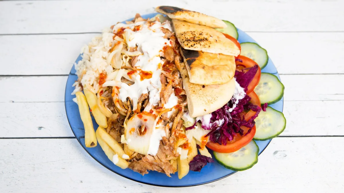 Nagy gyros tál csirkehúsból