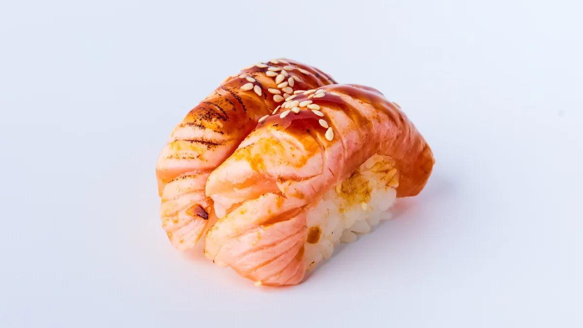 Laks Aburi (lett flambert nigiri - 2 biter)