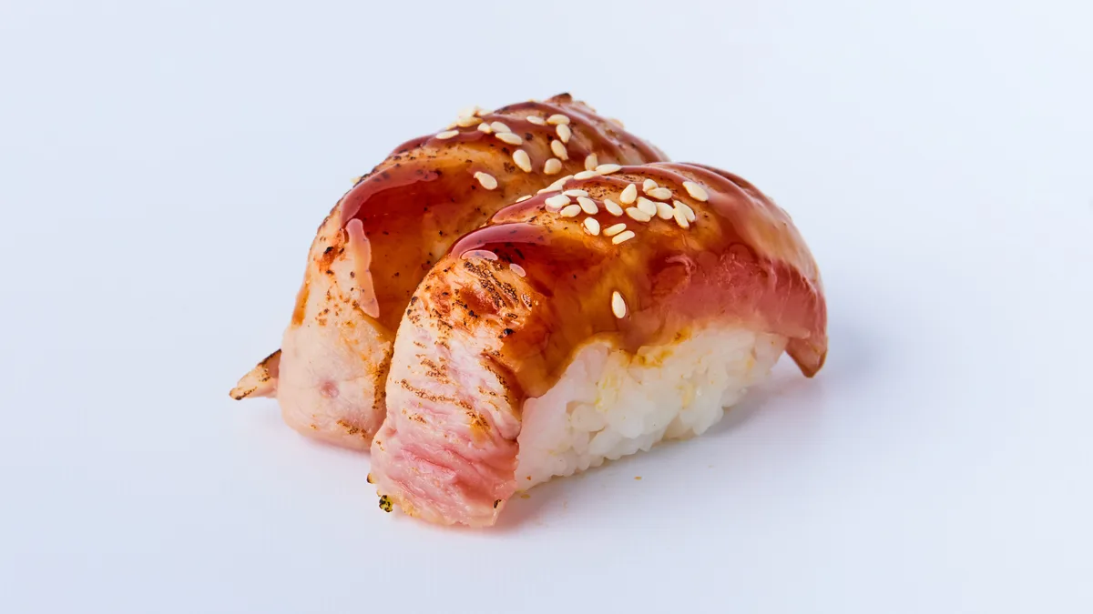 Tunfisk Aburi (lett flambert nigiri - 2 biter)