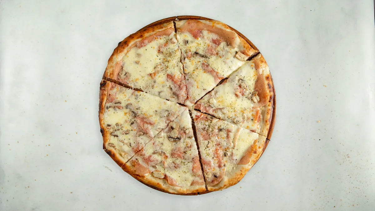 White cream pizza 24 cm