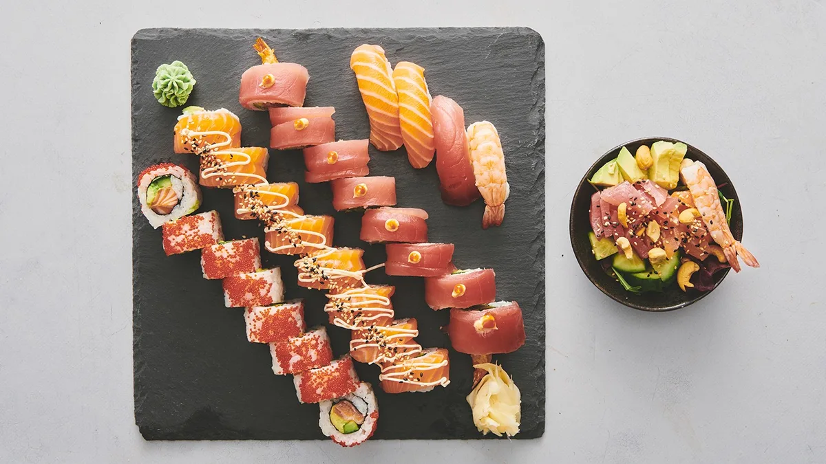 Månedens tilbud (28 stk + Deluxe Sashimi)