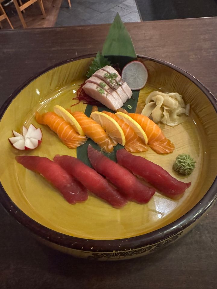 Salmon Nigiri (2pcs)
