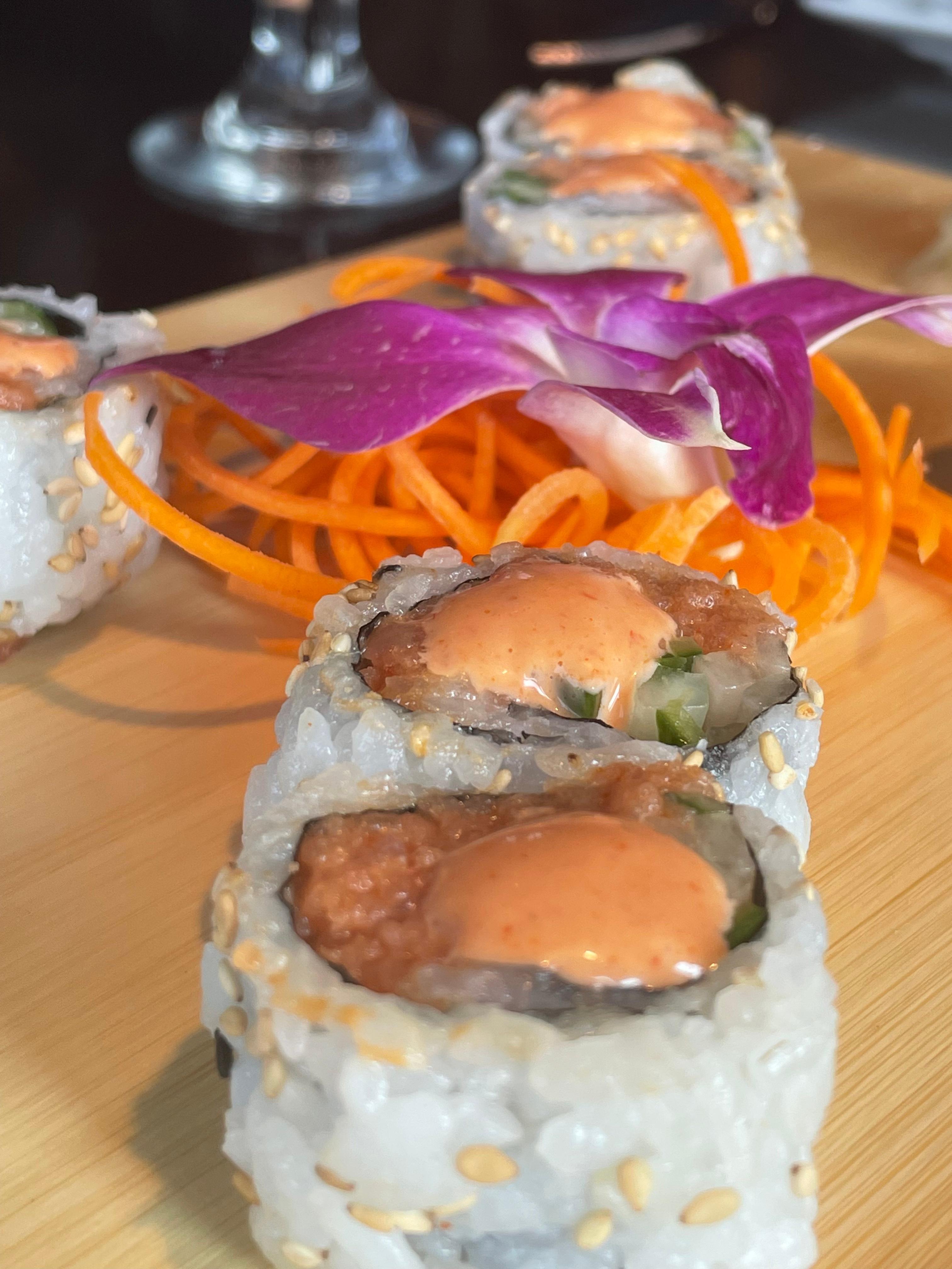 Spicy Tuna Maki (8pcs)