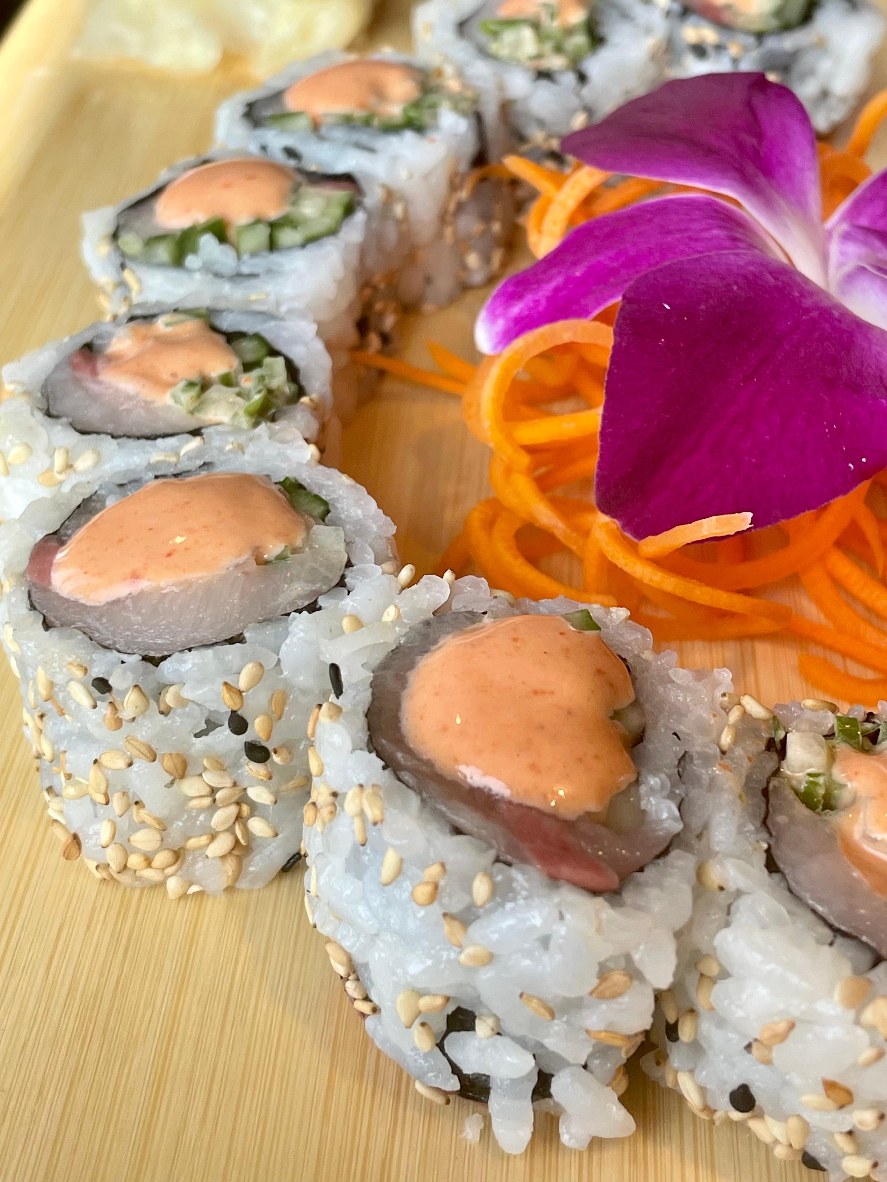 Spicy Yellowtail Maki (8pcs)