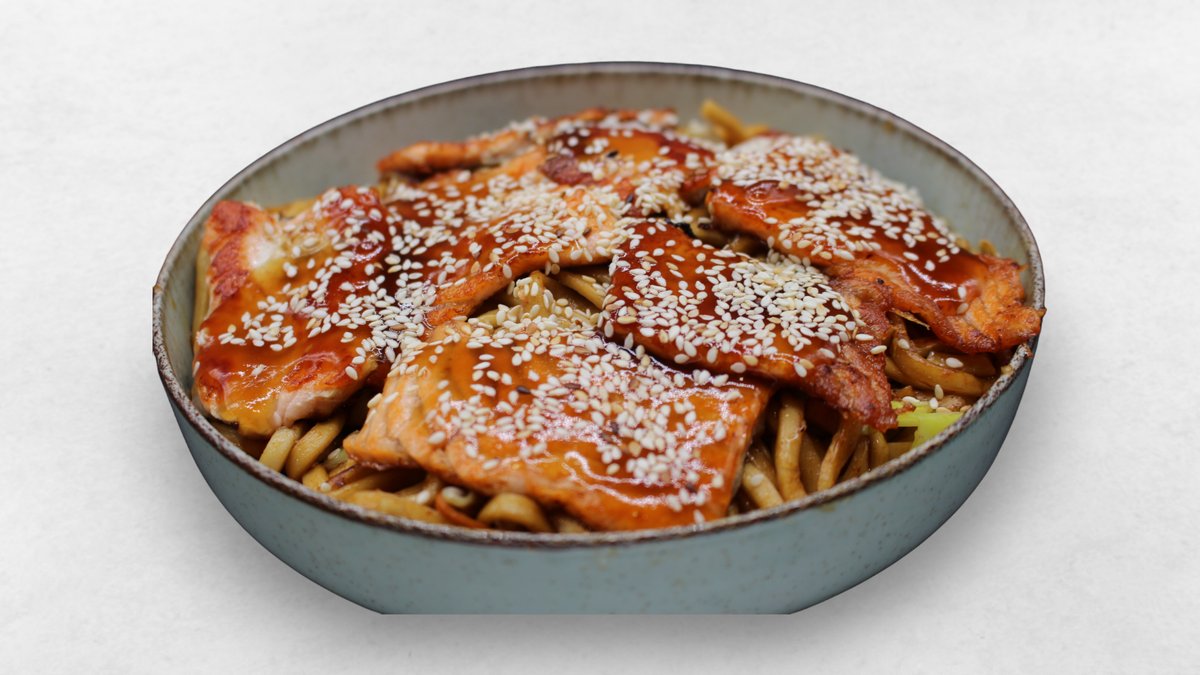Gebratene Nudeln mit Teryaki Lachs