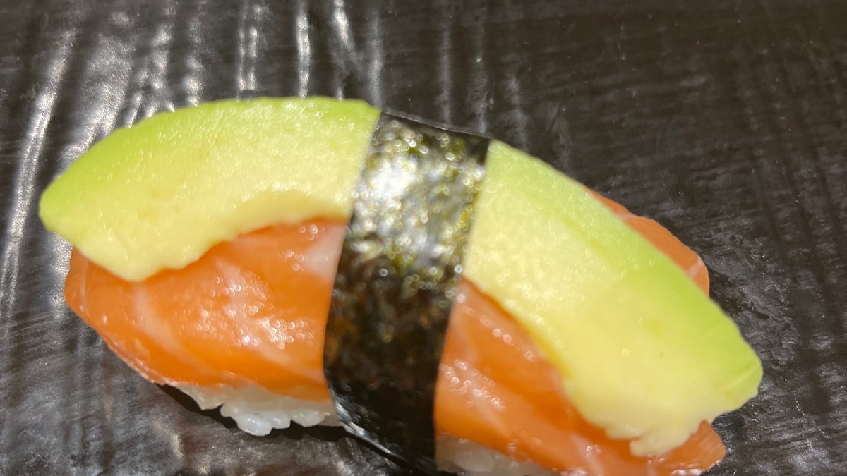 Lohi-avokado nigiri x2