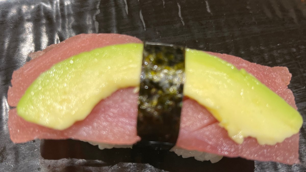 Tonnikala-avokado nigiri x2