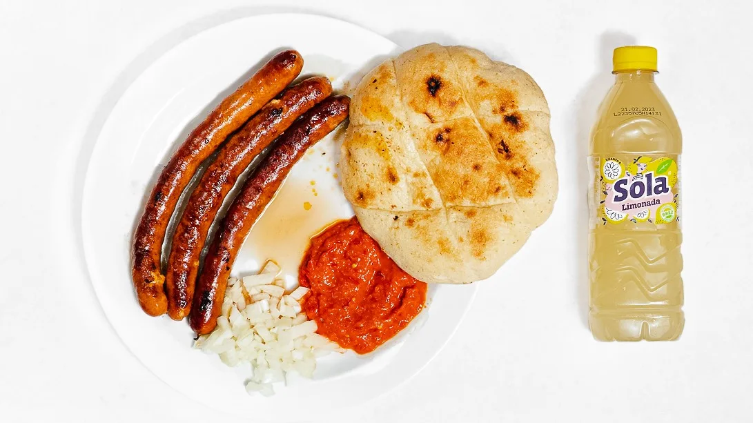 Žar klobasa in pijača po izbiri