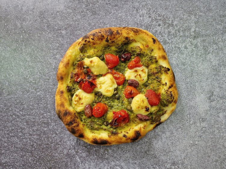 Pesto and Stracciatella 24cm