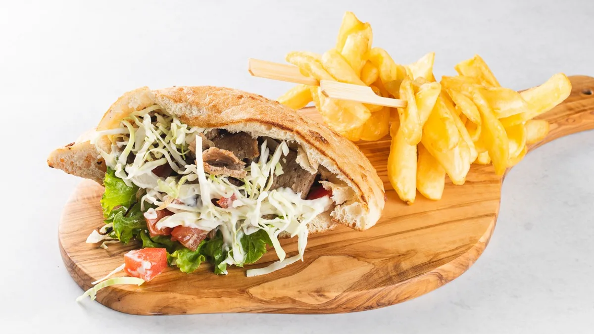 Mešani kebab, pommes frites