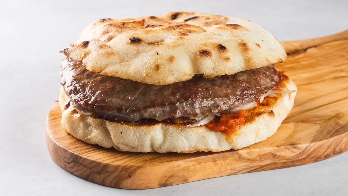 Pleskavica v lepinji