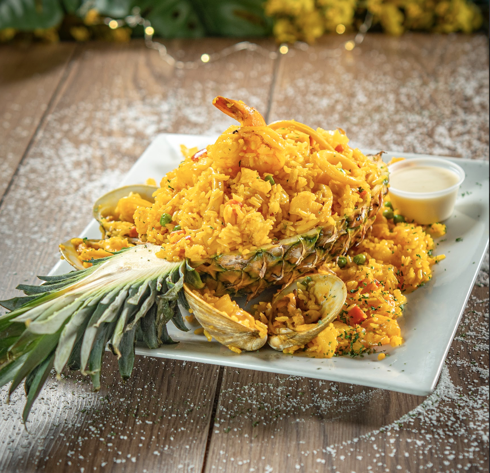 Seafood pineapple