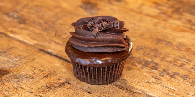 Molly’s Center Filled Cupcake