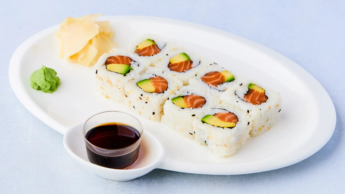7. Laks Maki med Avokado