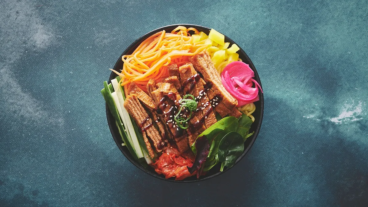Vegetarian noodle bowl (V)