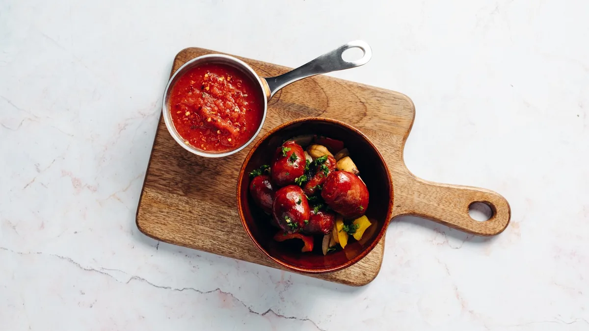 Chorizo con Salsa de Tomate
