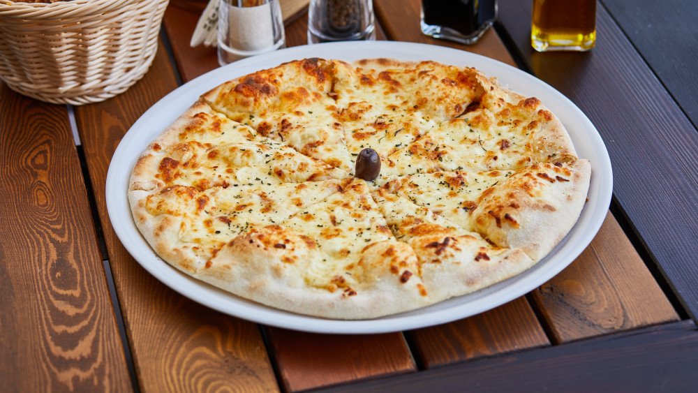 Quattro formaggi pizza