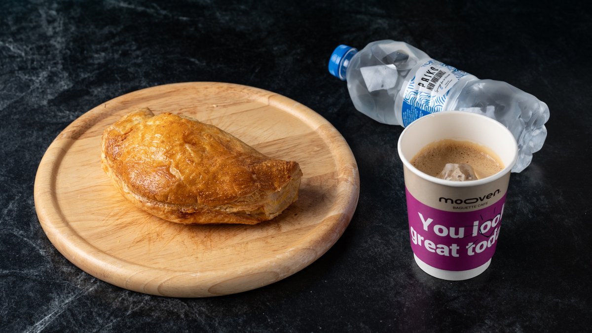 1 Freddo Espresso + 1 Τυρόπιτα + 1 Νερό 0.50 l