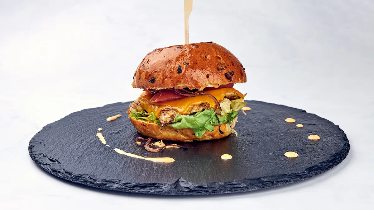 260 Moritz burger and chips🌶️