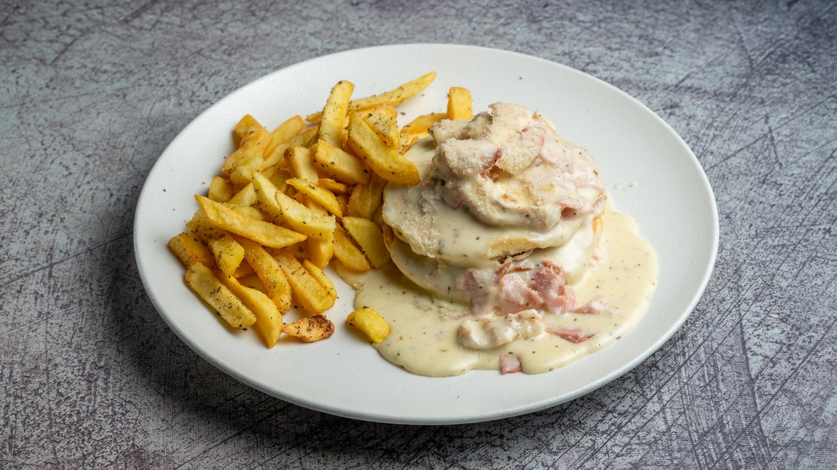 Pancakes Αλμυρά Τύπου Club Sandwich με Πατάτες