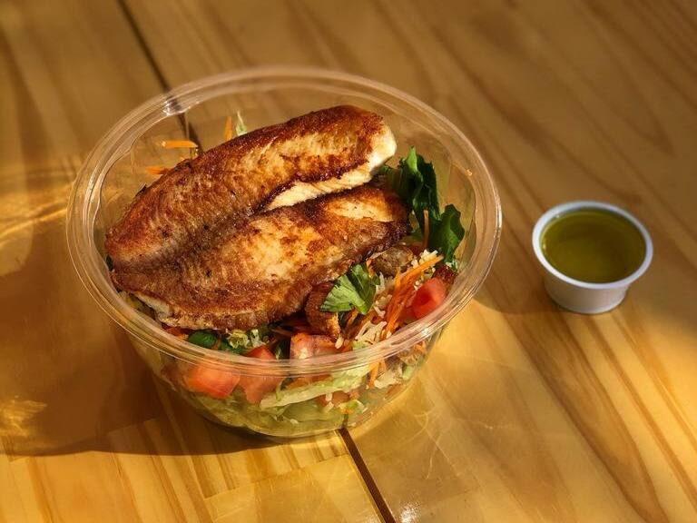Monte Sua Salada Tilápia, Alcatra, Frango, Salmão ou sem Prote