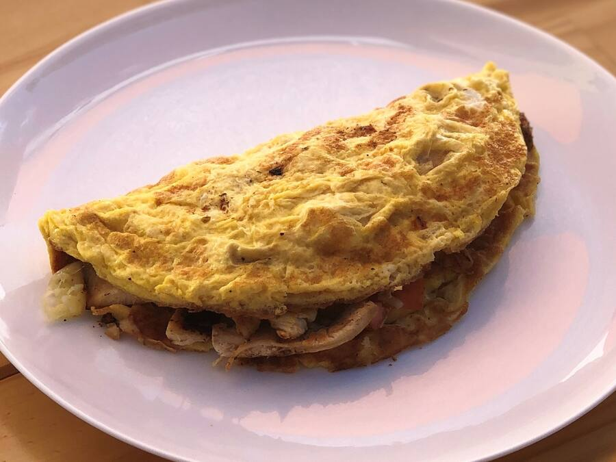 Omelete de Frango Grelhado, Tomate, Mussarela e Orégano