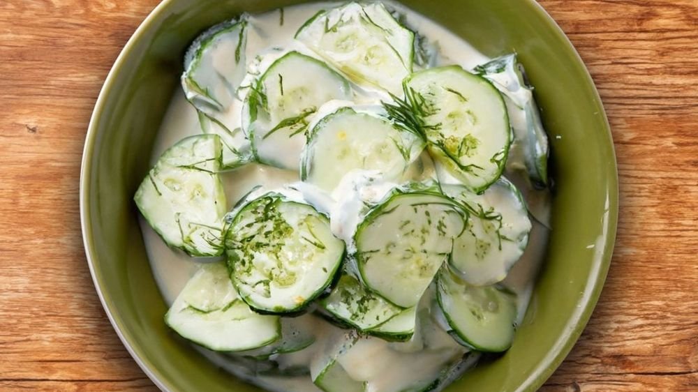 Gurkensalat in einer feinen Sahne-Dill-Mayonnaise