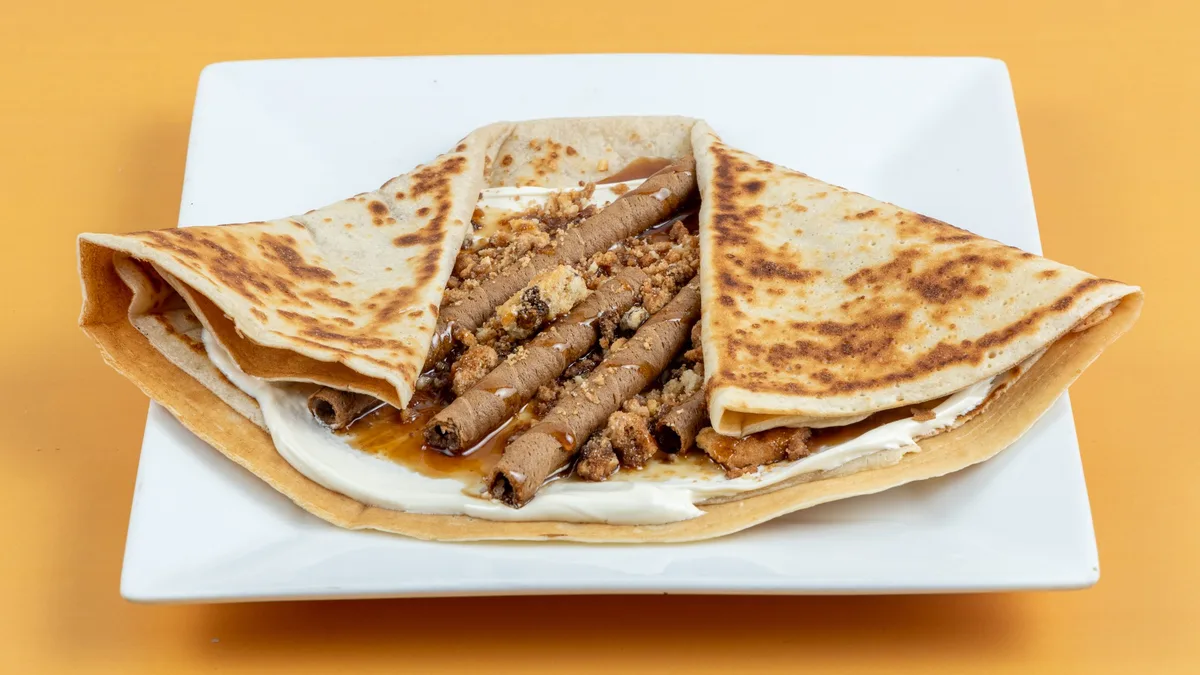 Κρέπα Λευκή Σοκολάτα, Cookies, Caprice και Σιρόπι Καραμέλα