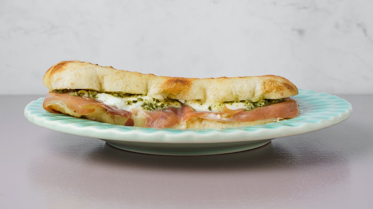 Panini med serrano-skinke
