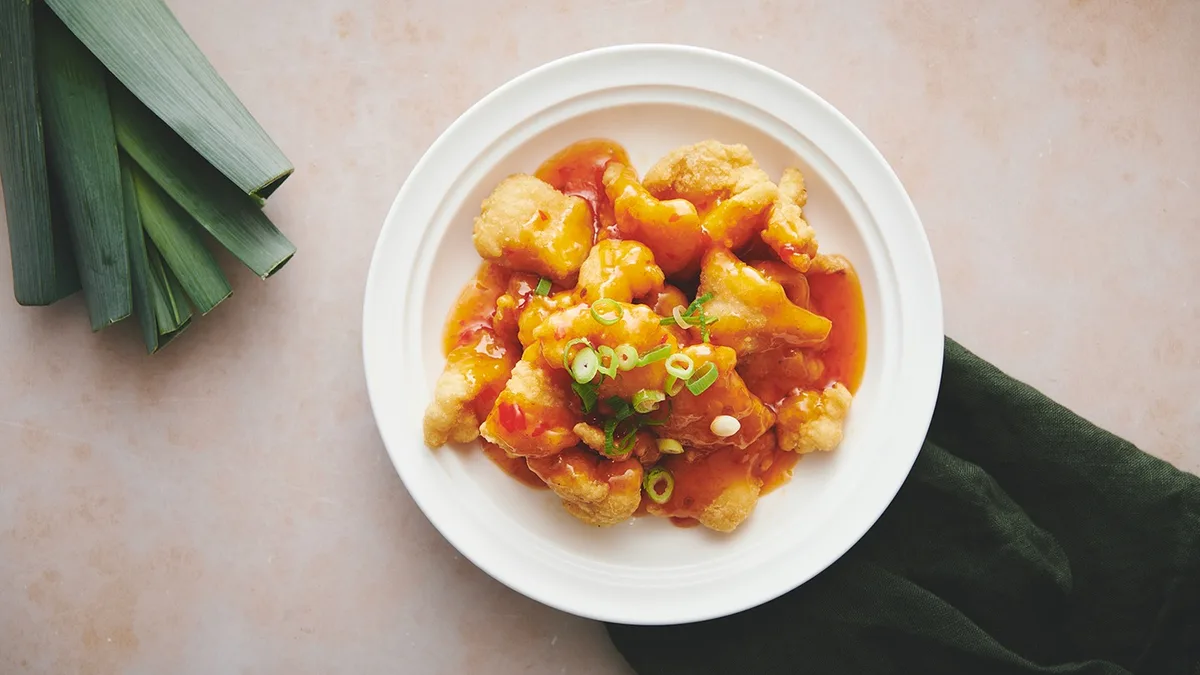 Dybstegte fiskestykker i yuxiang sauce 🌶