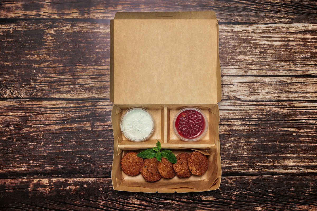 15 varme falafler med 2 chilirelish og 2 myntedip