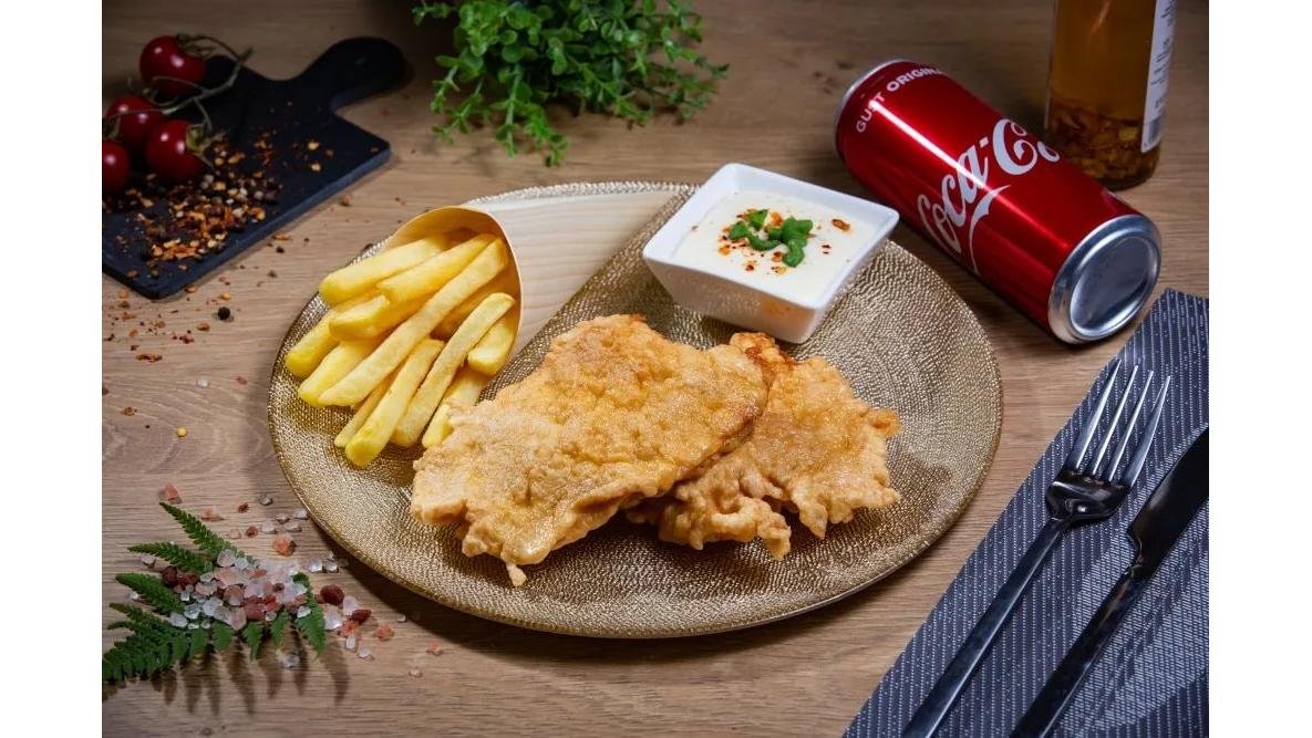 Meniu șnițel de pui + Coca Cola doza 330 ml