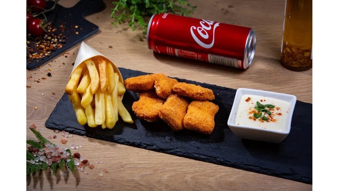 Meniu nuggets de pui + Coca Cola doza 330 ml