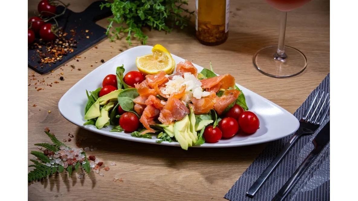 Salată cu somon