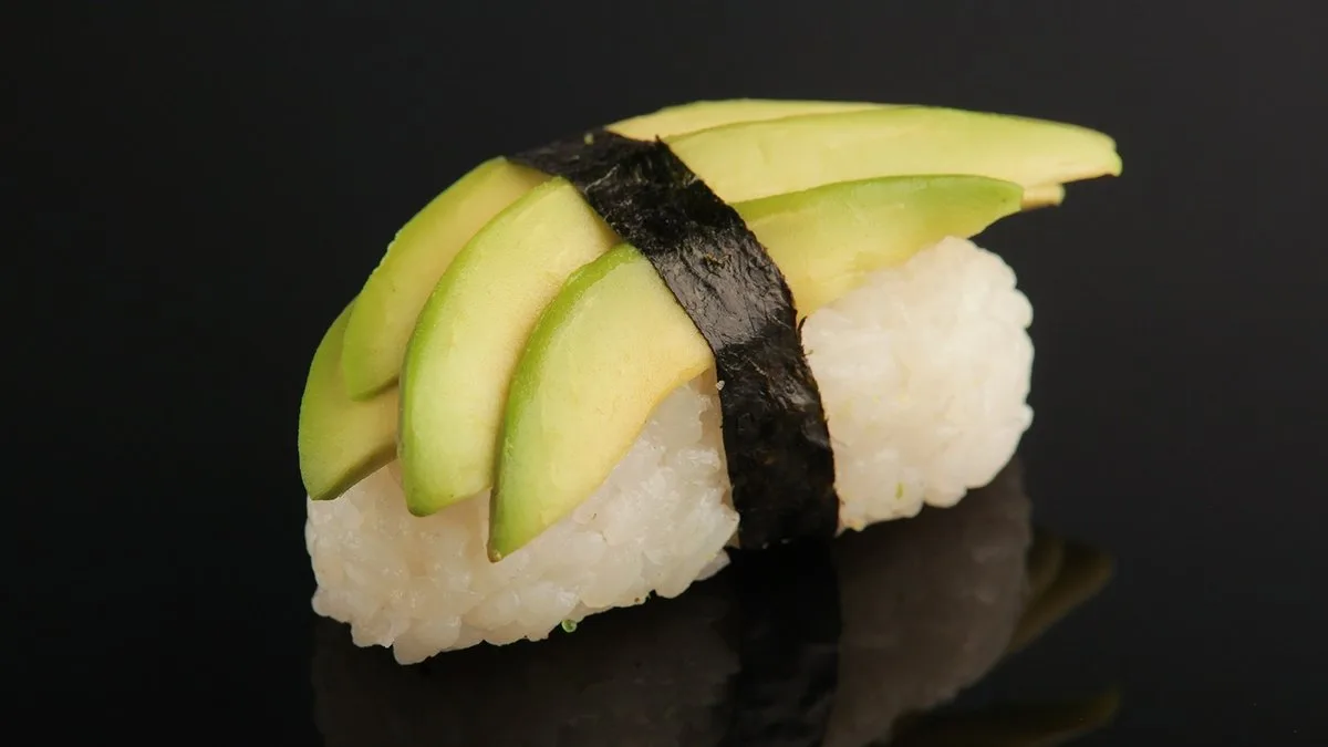 13. Avokaado nigiri 1 tk