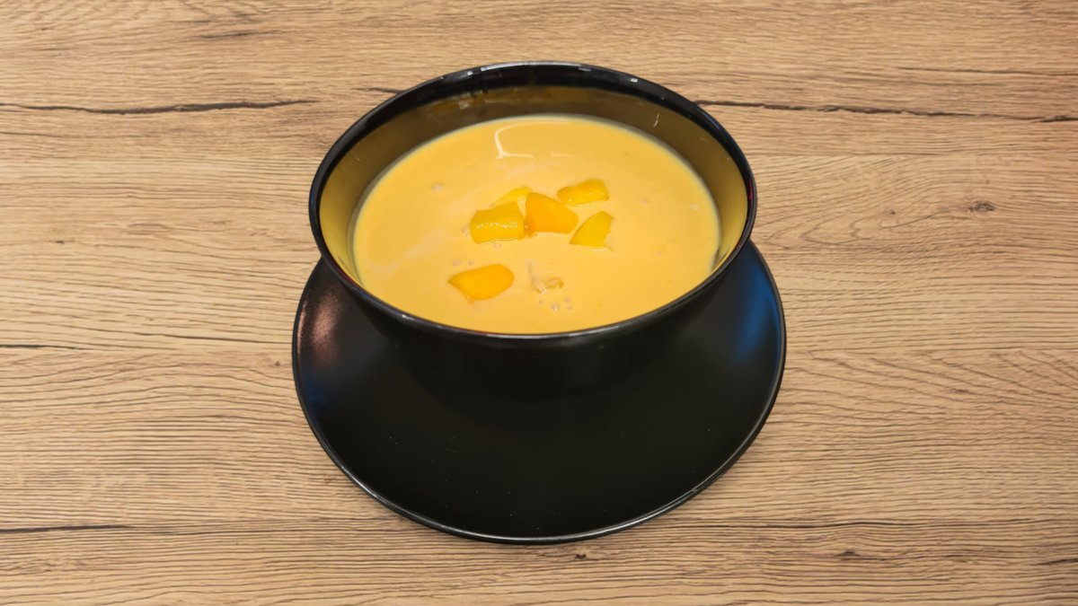 Kókusz tejes mangó leves, mangó darabokkal