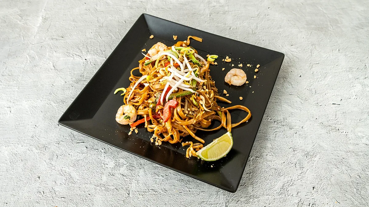 Padthai rizstésztával zöldségekkel