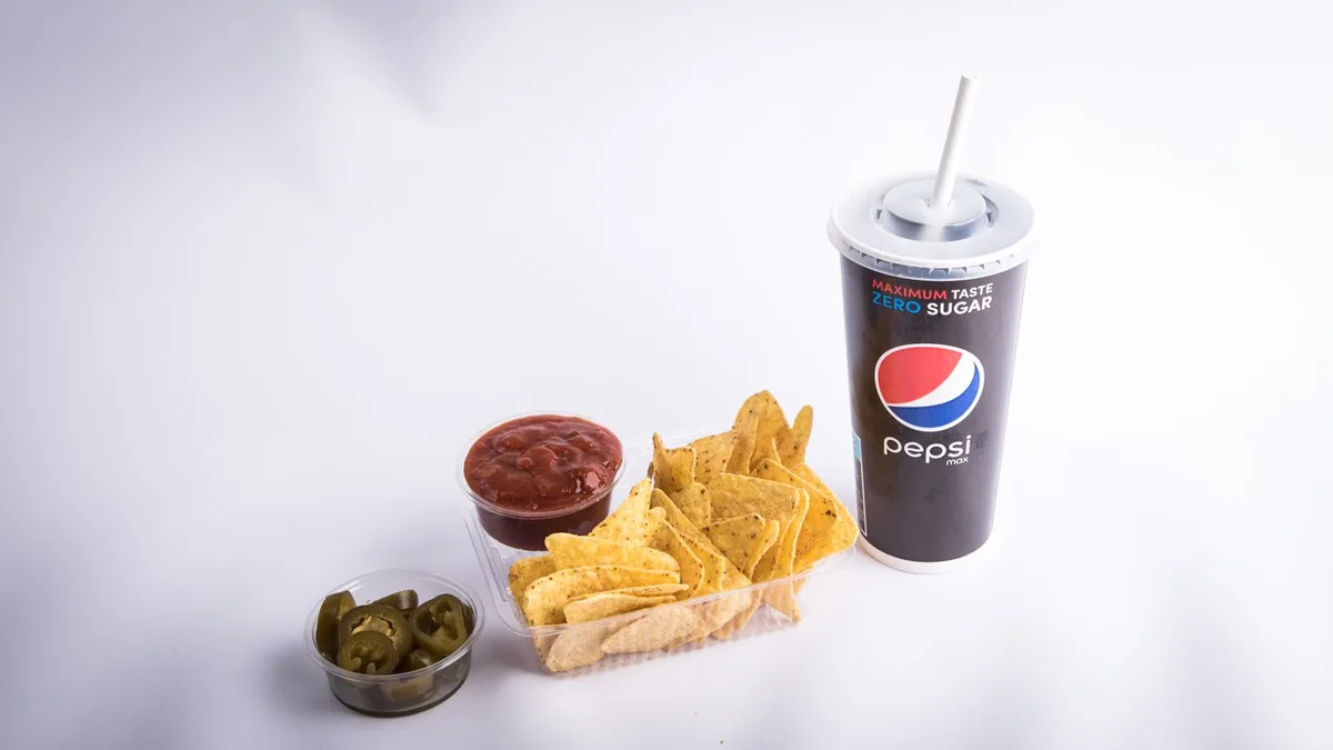 Közepes sós nachos menü