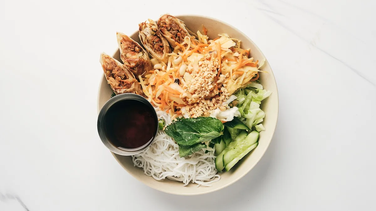 19. Bun Chay - Veg Vårrullar Risnudlar