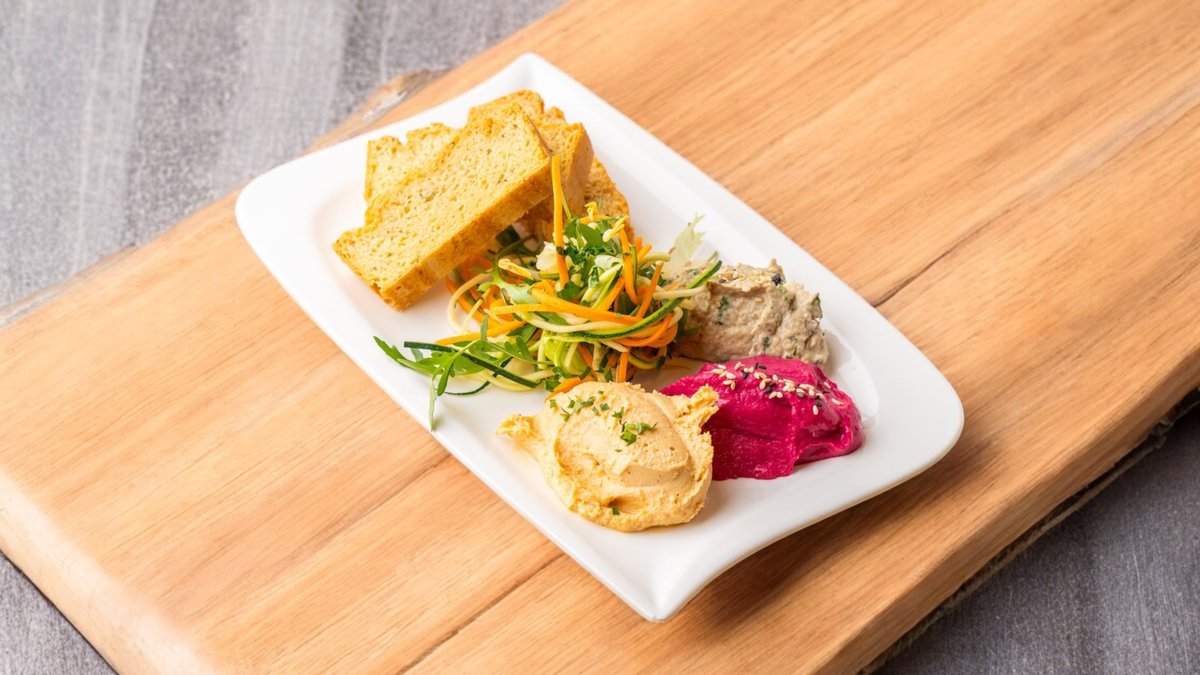 Mezze-tál vöröslencse-kenyérrel